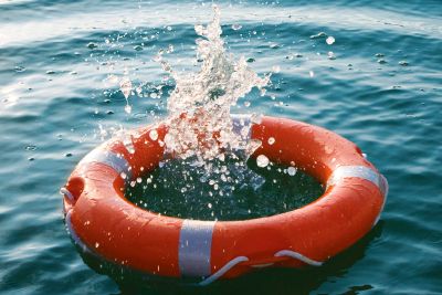Rettungsring im Wasser